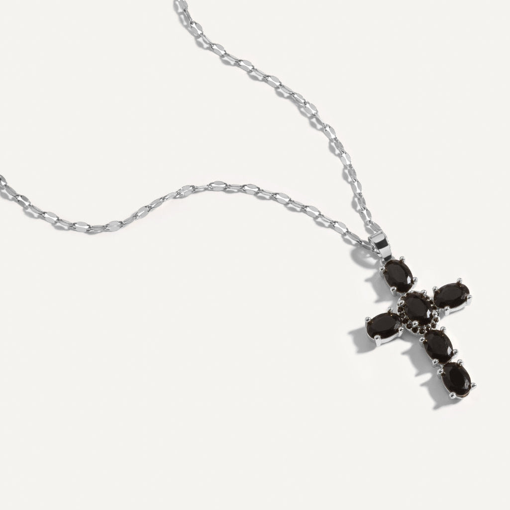 Midnight Glow Cross | Lys upp natten – med ett smycke som utstrålar styrka och elegans