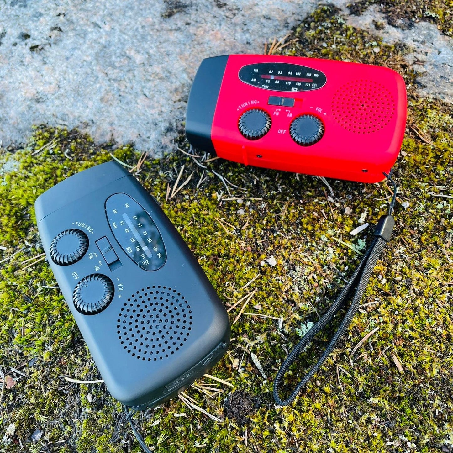 Fyndor Nödradio™ |2000 mAh inbyggd Powerbank, Ficklampa och Solceller