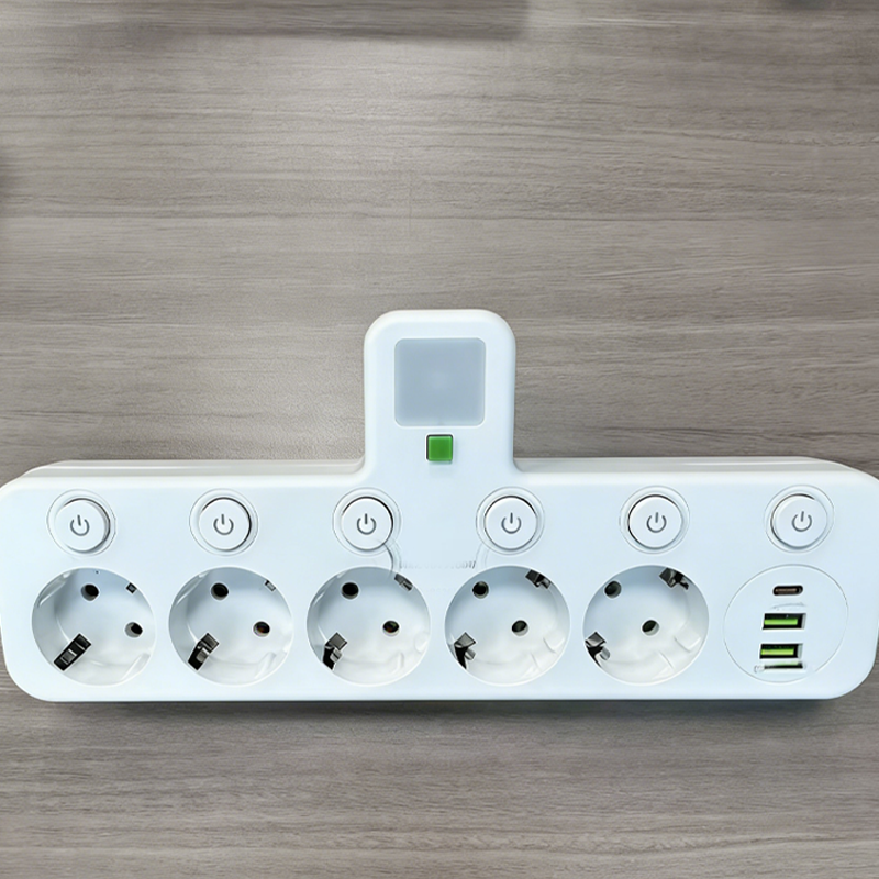 SmartPlug All-in-1 (USB + Nattlampa) – Individuella Strömbrytare & Resvänlig: Ladda Flera Enheter Samtidigt!