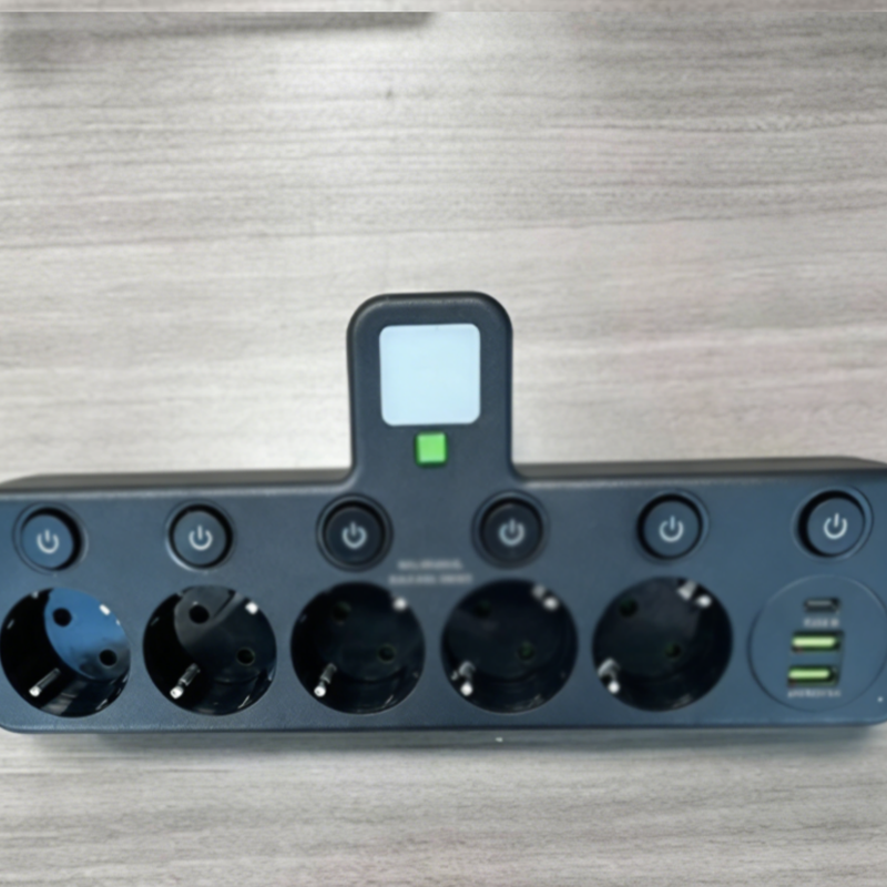 SmartPlug All-in-1 (USB + Nattlampa) – Individuella Strömbrytare & Resvänlig: Ladda Flera Enheter Samtidigt!